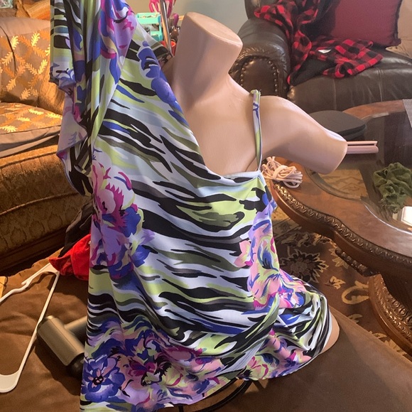 Pretty top - Picture 1 of 3